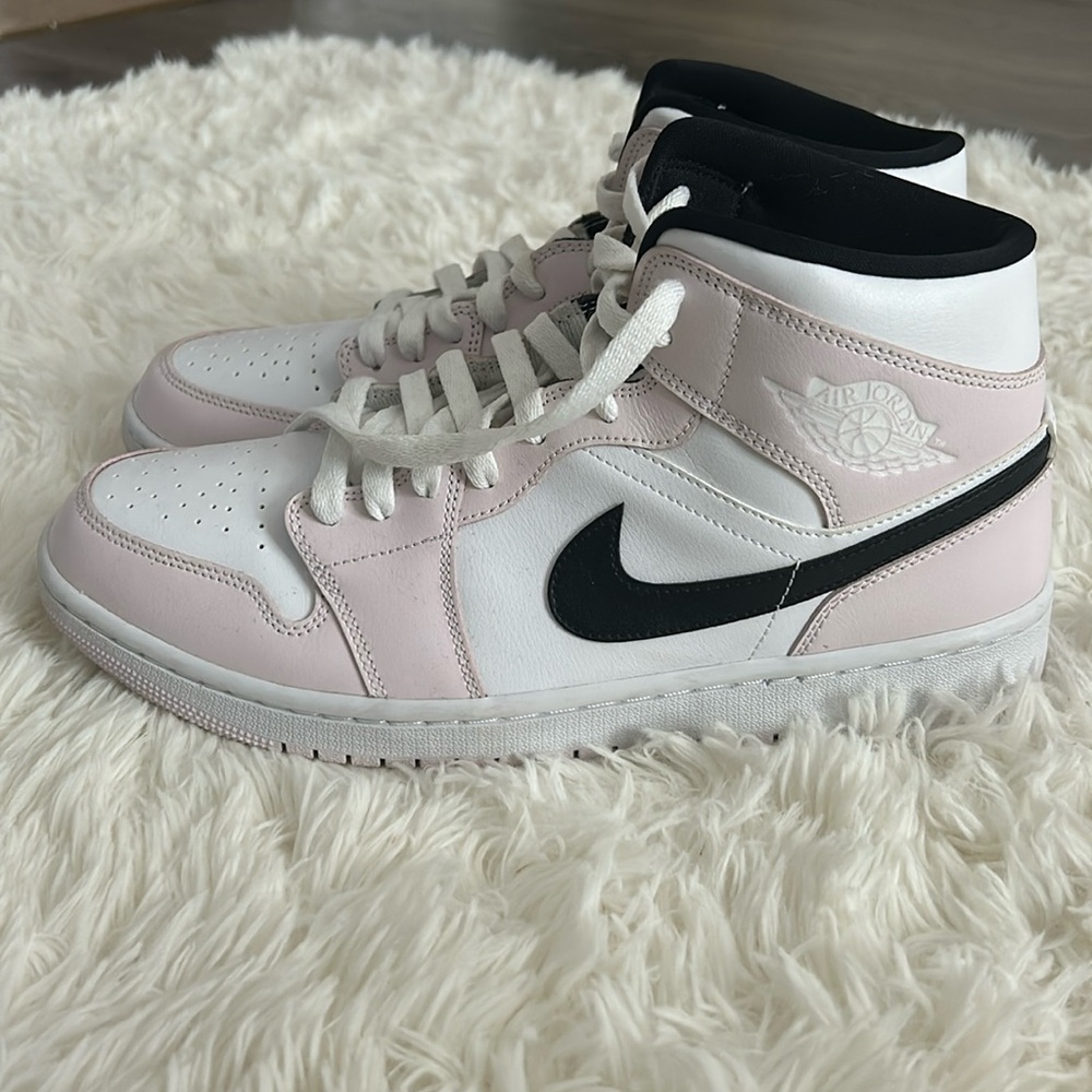 Women’s Air Jordan’s 1 Mid 
Barley rose color